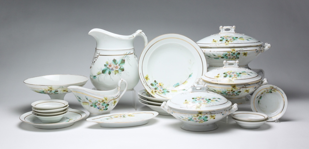 COLLECTION OF FRENCH HAVILAND CHINA  319db3