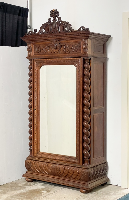 EUROPEAN CARVED WARDROBE Late 319dbb