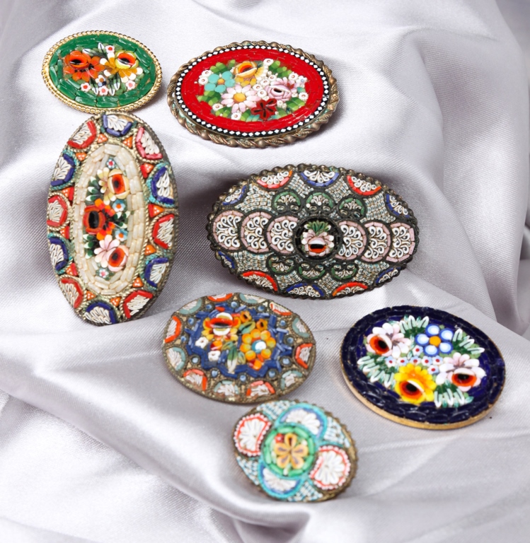 GROUP OF OVAL MICRO MOSAIC BROOCHES  319dce