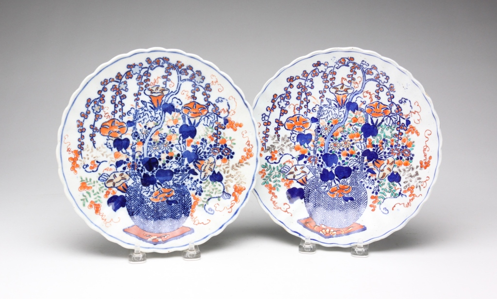 PAIR OF CHINESE PORCELAIN PLATES. Early