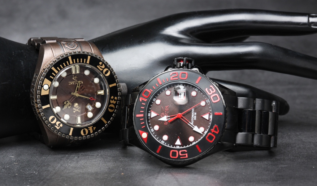 TWO MENS INVICTA  AUTOMATIC WATCHES.
