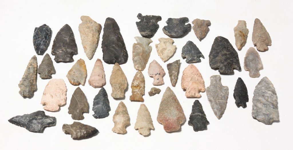 NATIVE AMERICAN POINTS AND STONES  319f31