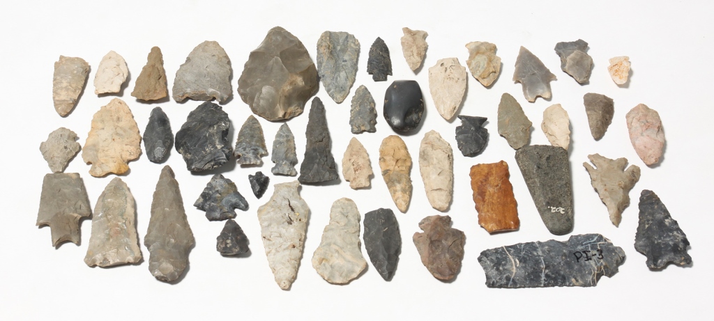 NATIVE AMERICAN POINTS AND STONES  319f6c