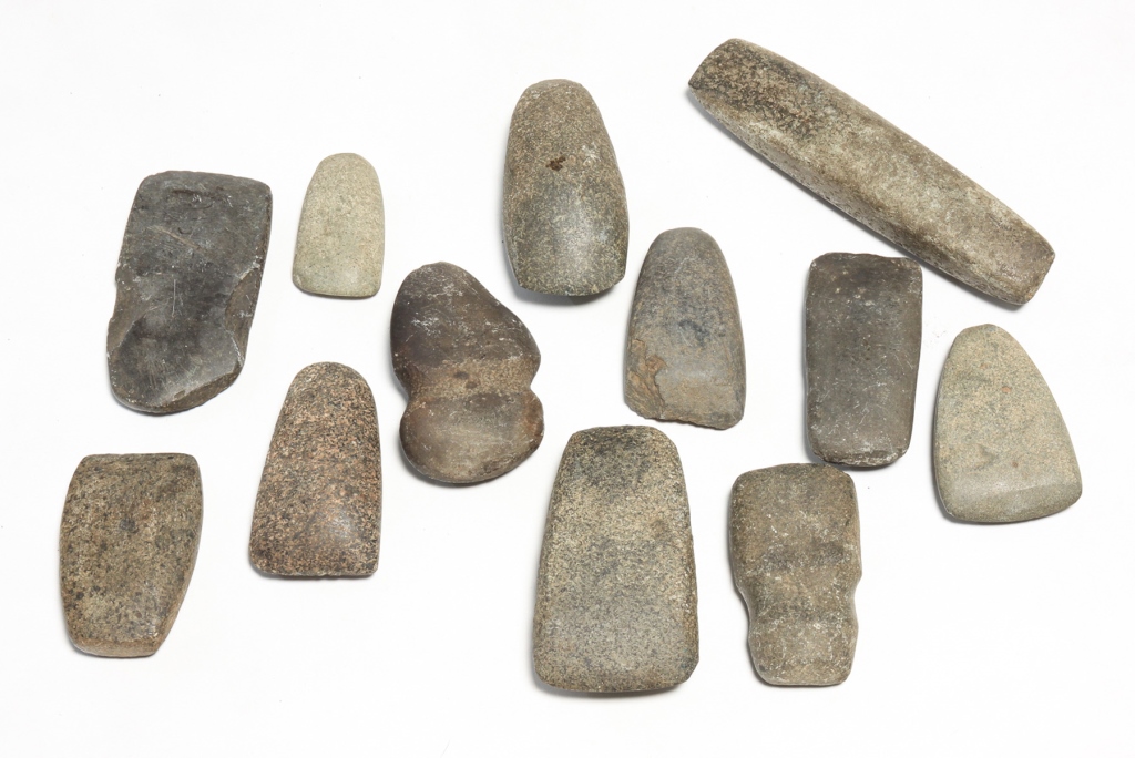 TWELVE NATIVE AMERICAN STONES AND