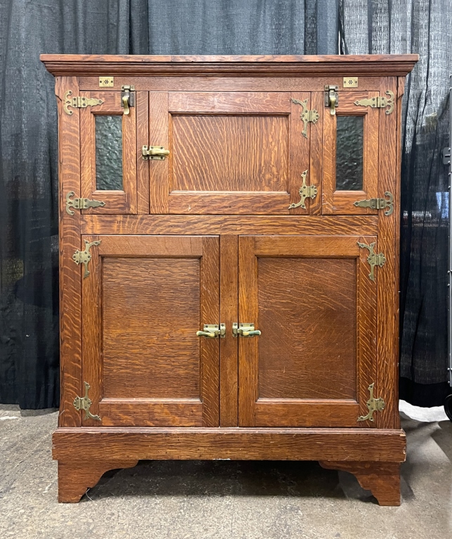 LARGE AMERICAN ICE BOX. Circa 1900,