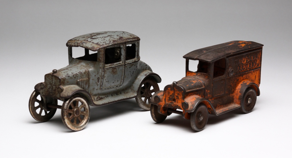 TWO AMERICAN KILGORE CAST IRON TOYS.