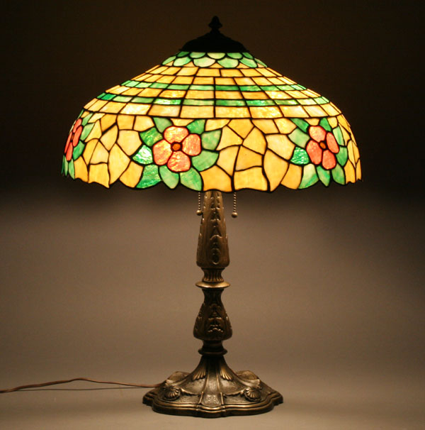 Chicago mosaic lamp with leaded floral