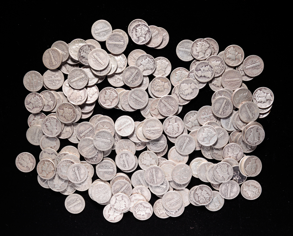 GROUP OF 200 UNSORTED SILVER DIMES 31a1dc