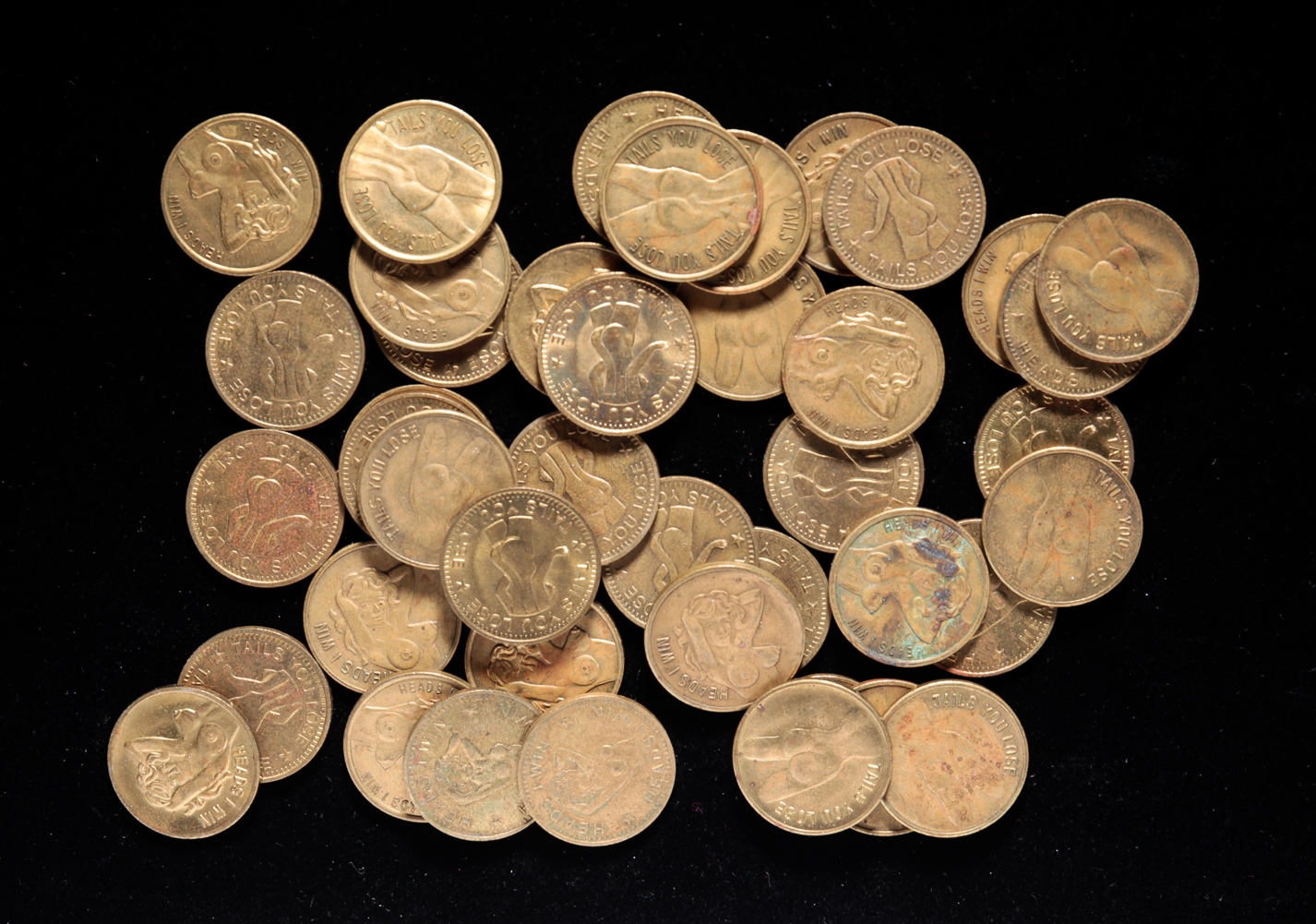 GROUP OF BRASS HEADS TAILS TOKENS  31a251