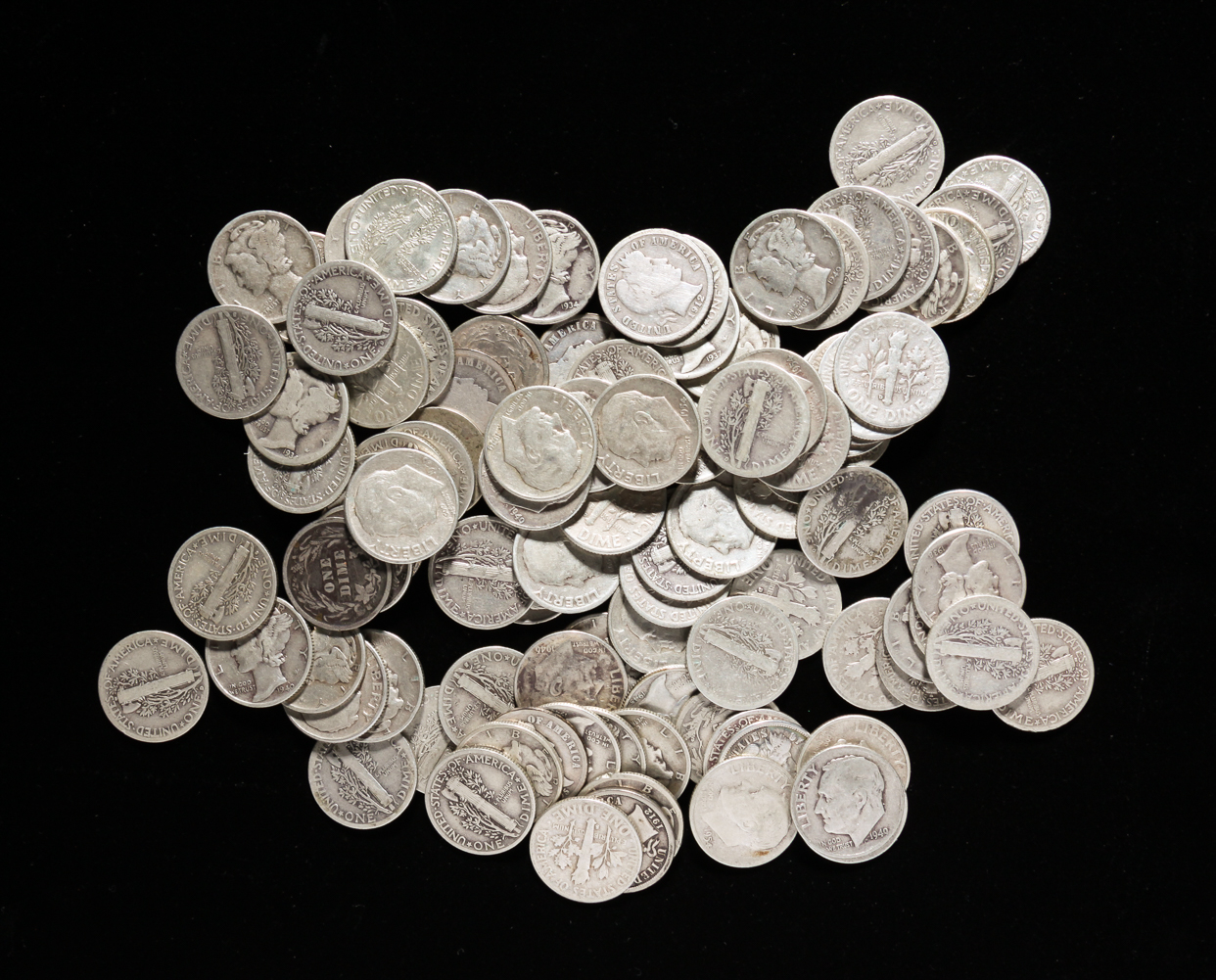 GROUP OF 100 SILVER DIMES INCLUDING 31a24c
