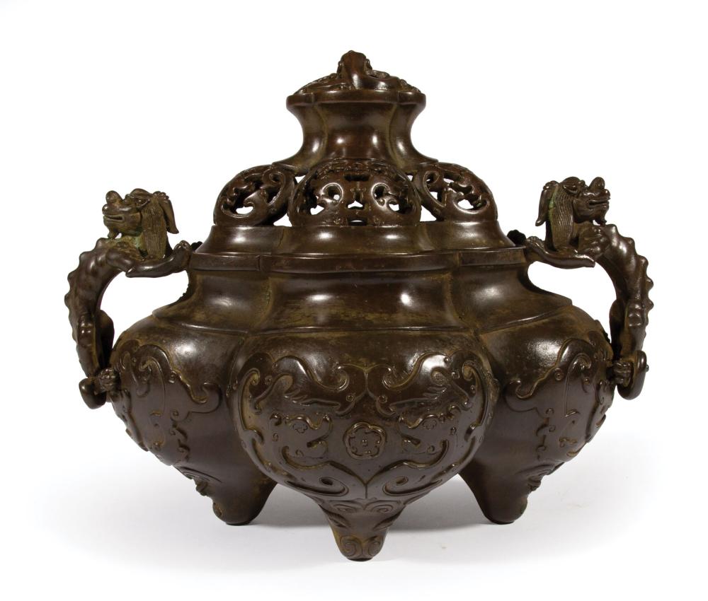 CHINESE BRONZE COVERED CENSERChinese 31a414