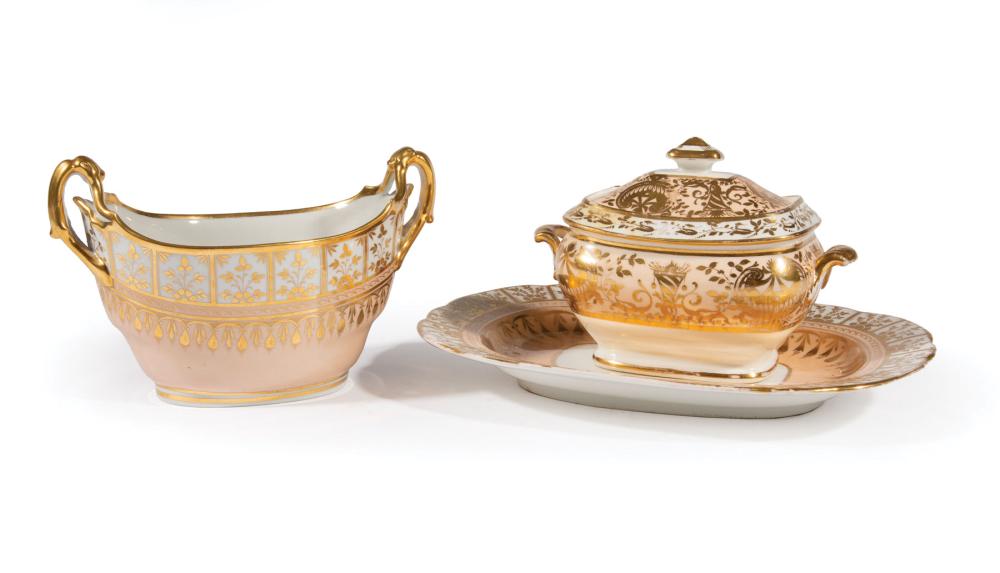 ENGLISH PEACH AND GILT PORCELAINGroup 31a4ae