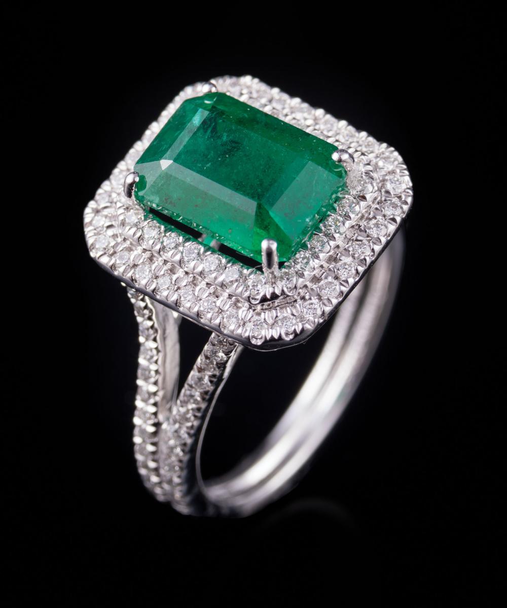 PLATINUM EMERALD AND DIAMOND RINGPlatinum  31a500