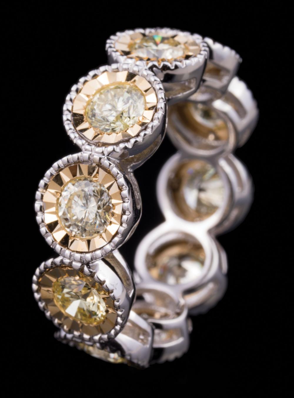 18 KT WHITE AND YELLOW GOLD AND 31a50e