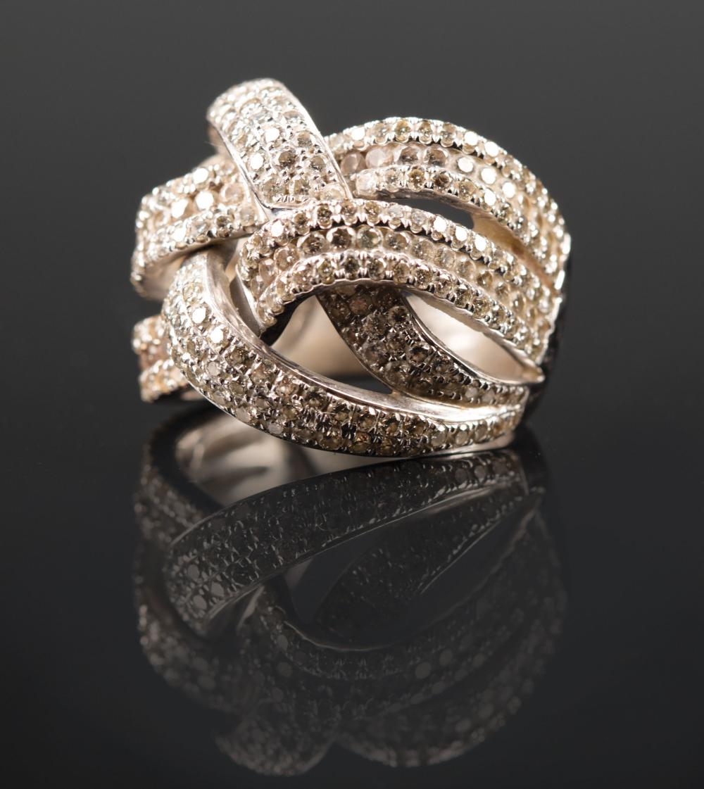 WHITE GOLD AND PAVE DIAMOND KNOT 31a508