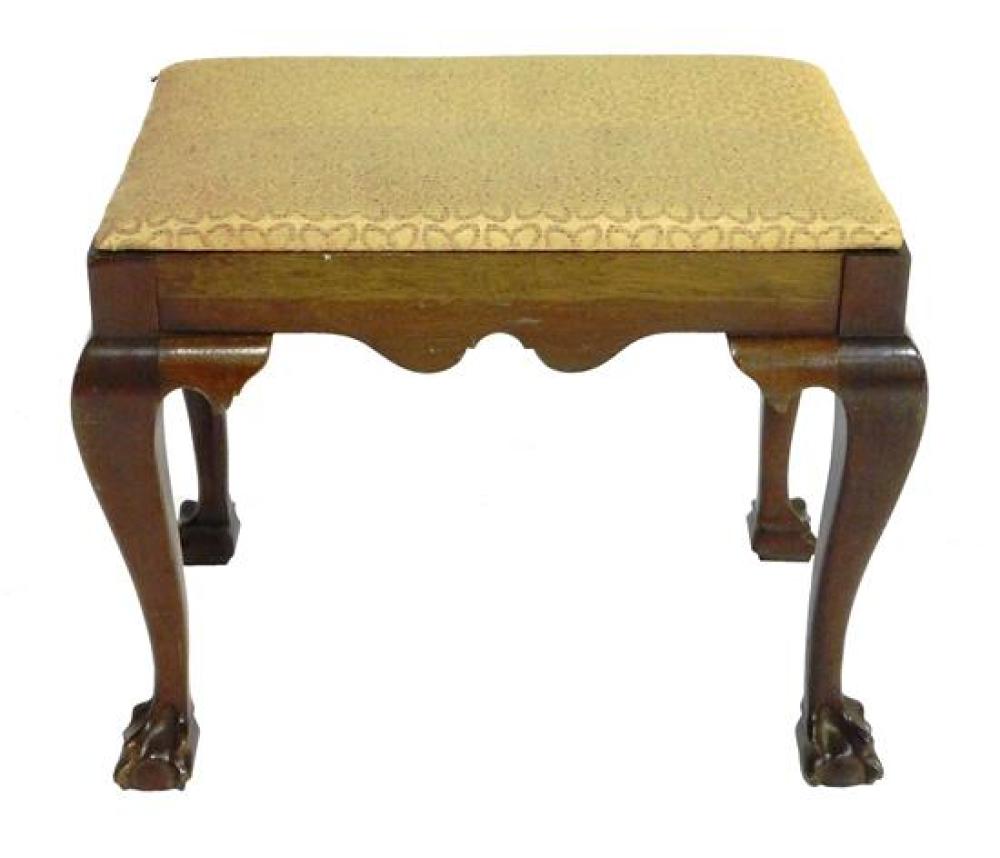 CHIPPENDALE STYLE FOOTSTOOL WITH 31ceff