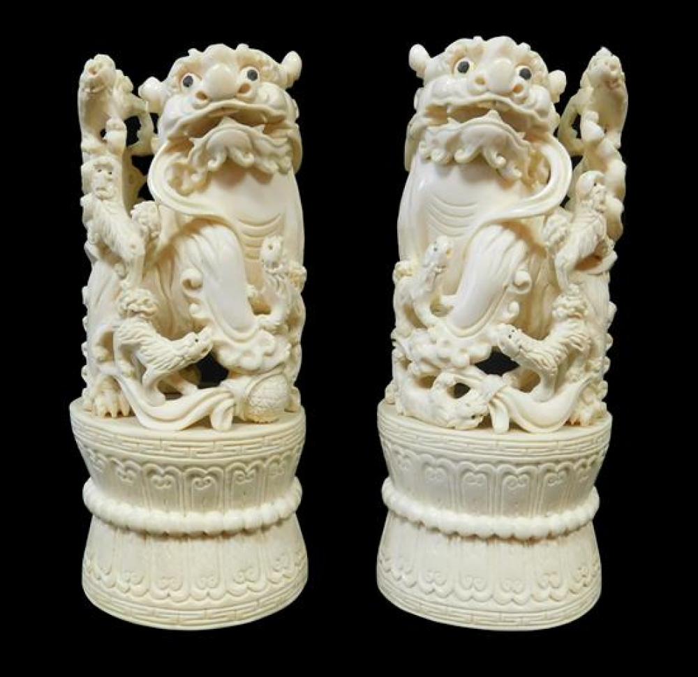 ASIAN PAIR OF CARVED IVORY FOO 31cf0c