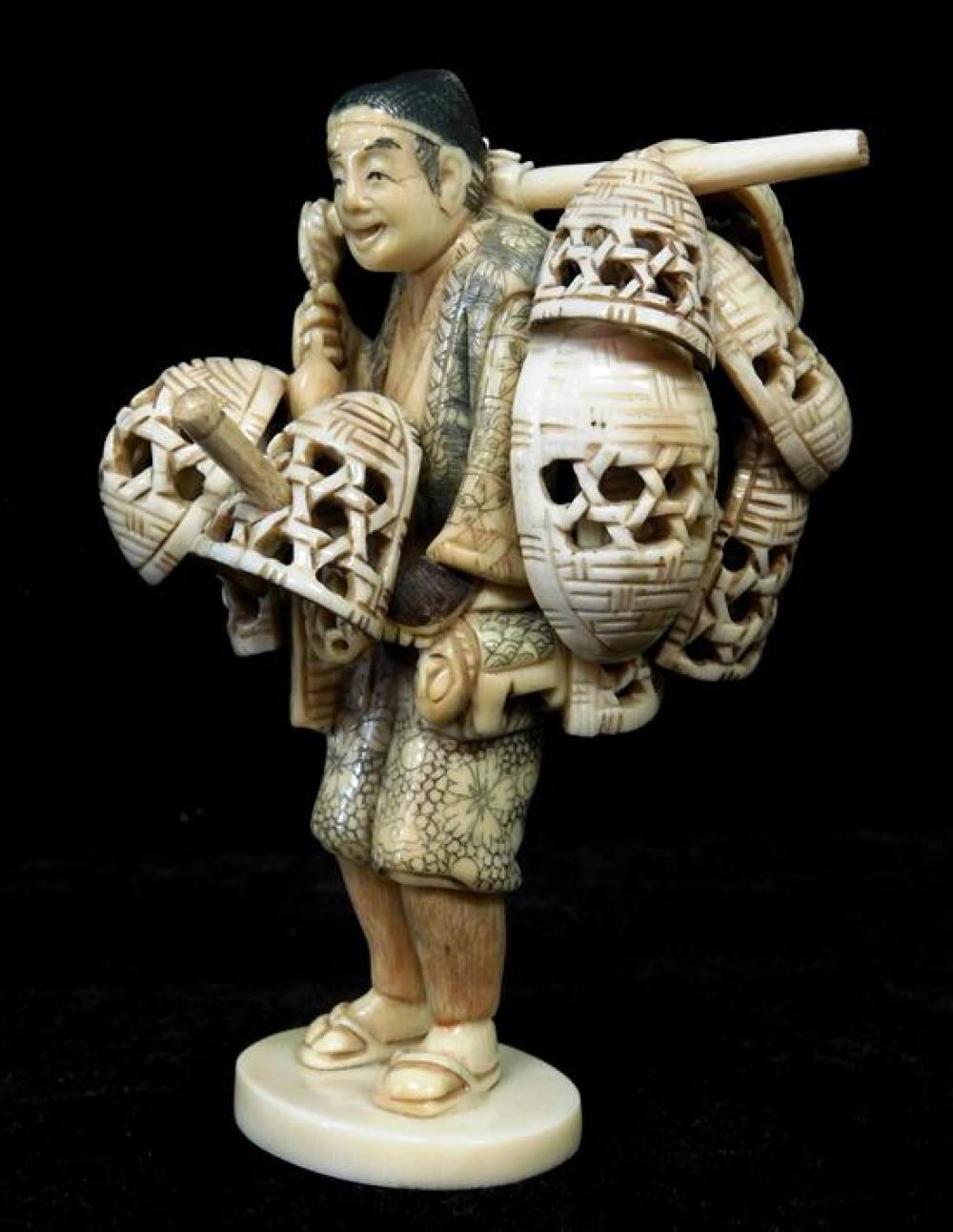 ASIAN IVORY SCULPTURE OF MAN STANDING 31d1b3