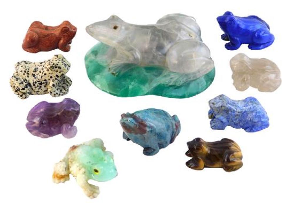 TEN CARVED HARDSTONE FROGS AND