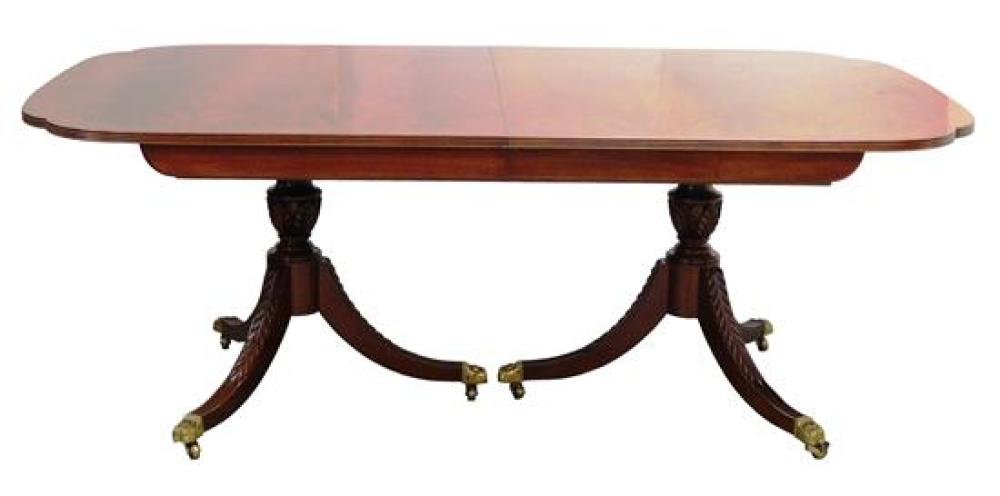 KARGES DINING TABLE WITH FOUR LEAVES 31d424