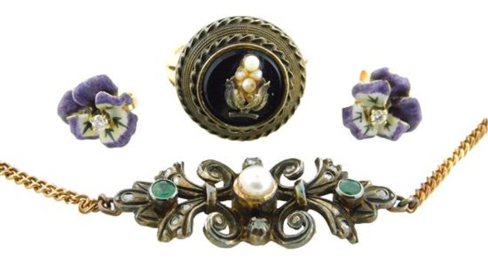 THREE VINTAGE PIECES OF JEWELRY: