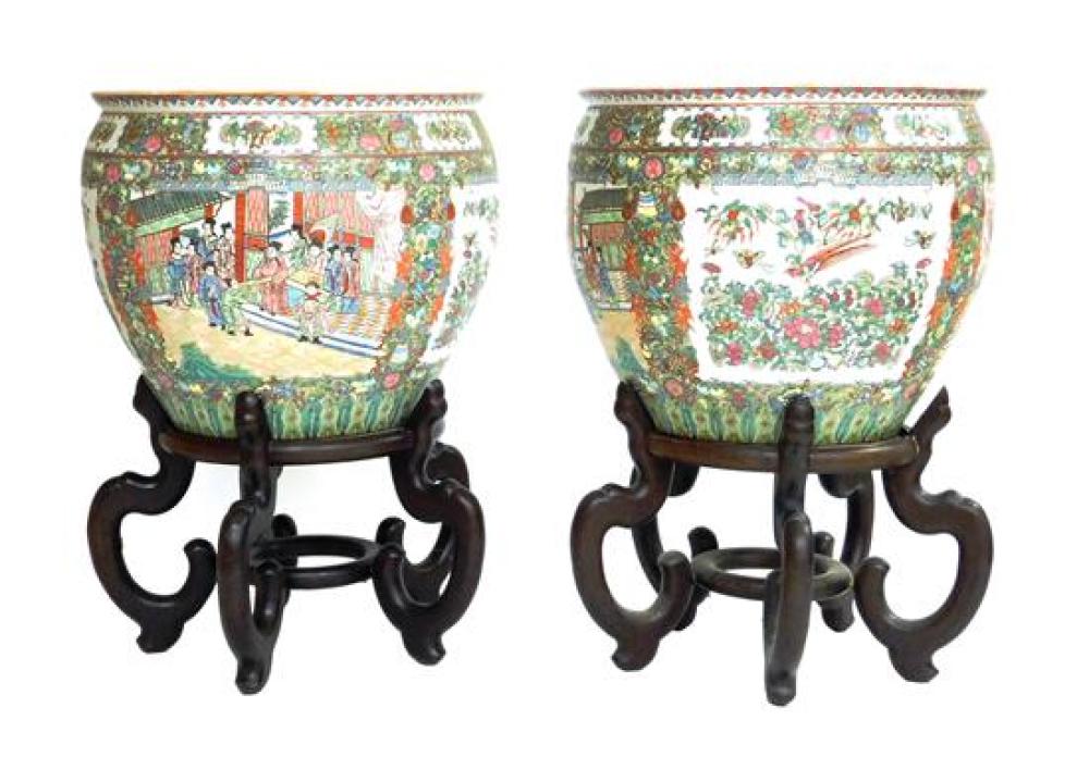 TWO MONUMENTAL CHINESE PORCELAIN 31d4a1