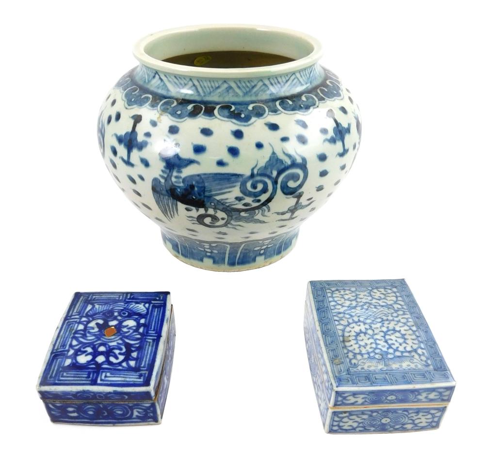 ASIAN CHINESE BLUE AND WHITE PORCELAIN  31d68c
