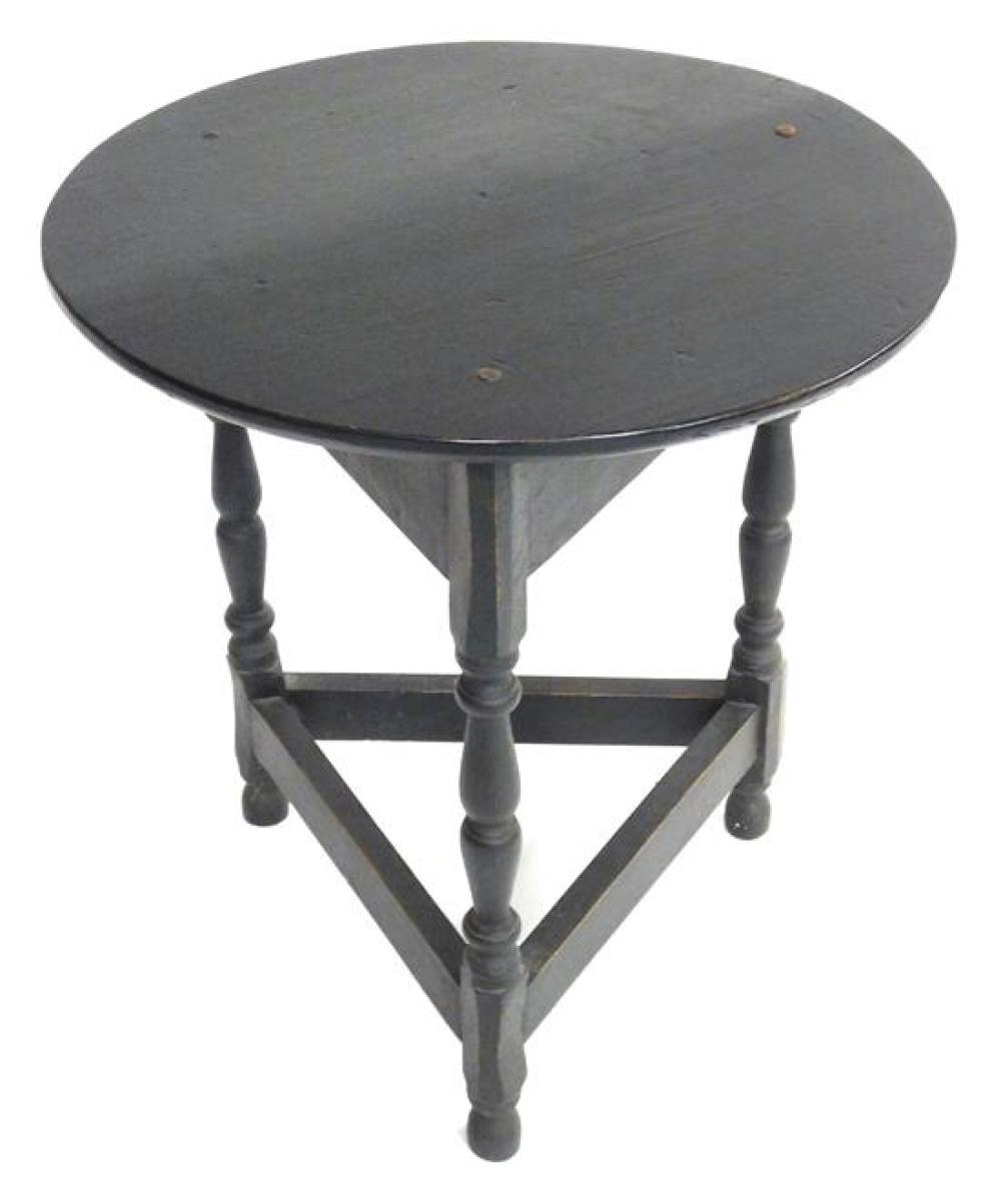 REPRODUCTION SMALL STAND WITH ROUND 31da2d