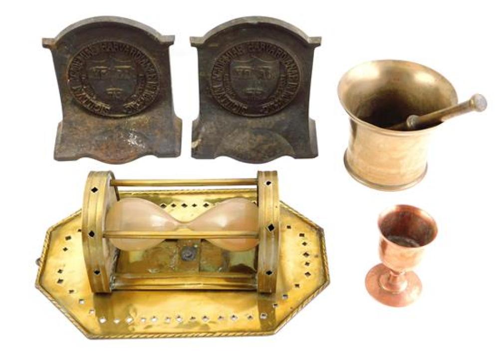 FIVE ASSORTED METALWARE PIECES,