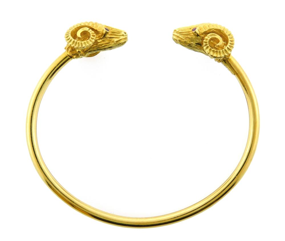 JEWELRY: 18K RAM'S HEAD BANGLE