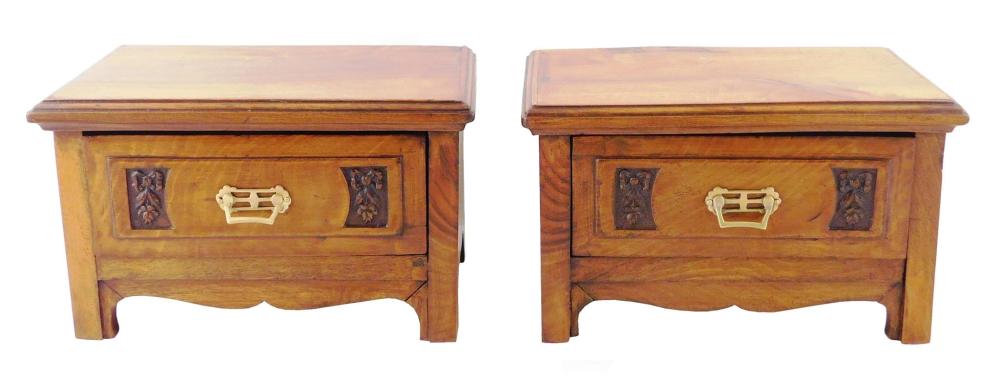 PAIR OF MINIATURE CHESTS WITH SINGLE 31e019