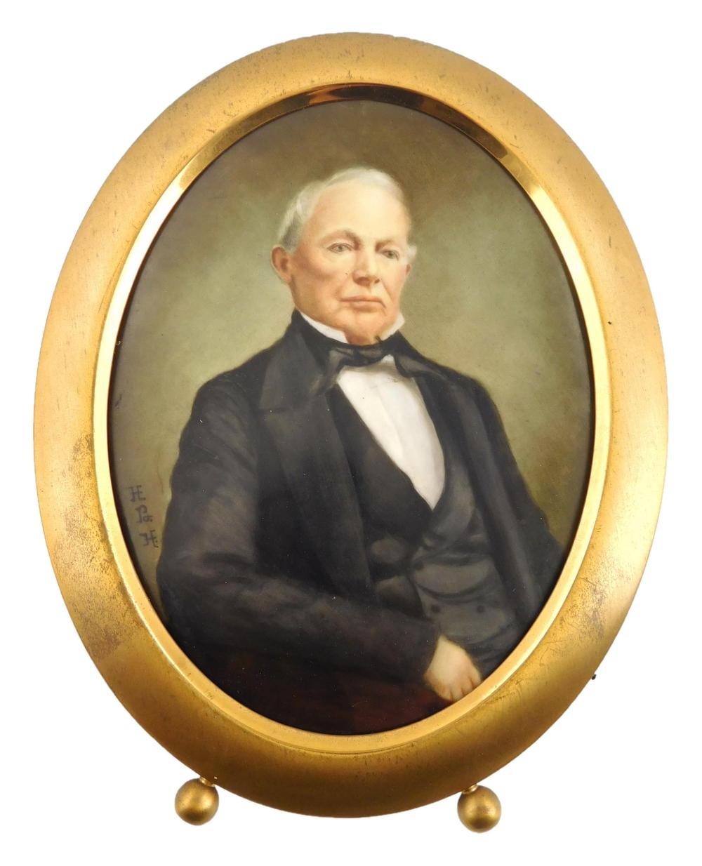 PORTRAIT OF GENTLEMAN ON OVAL PORCELAIN 31e039