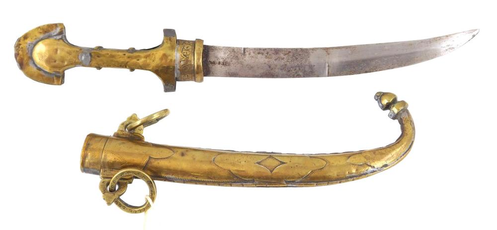 NORTH AFRICAN DAGGER IN SHEATH  31e0e7