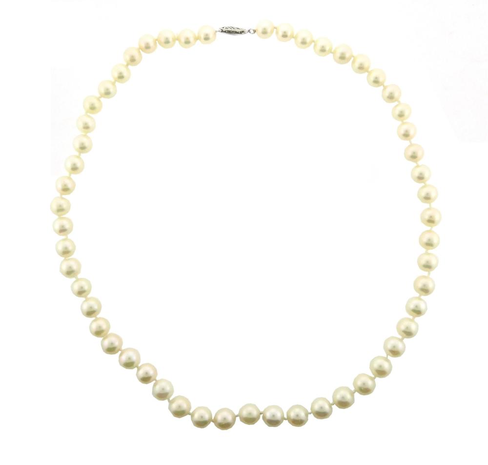 JEWELRY: CULTURED PEARL NECKLACE