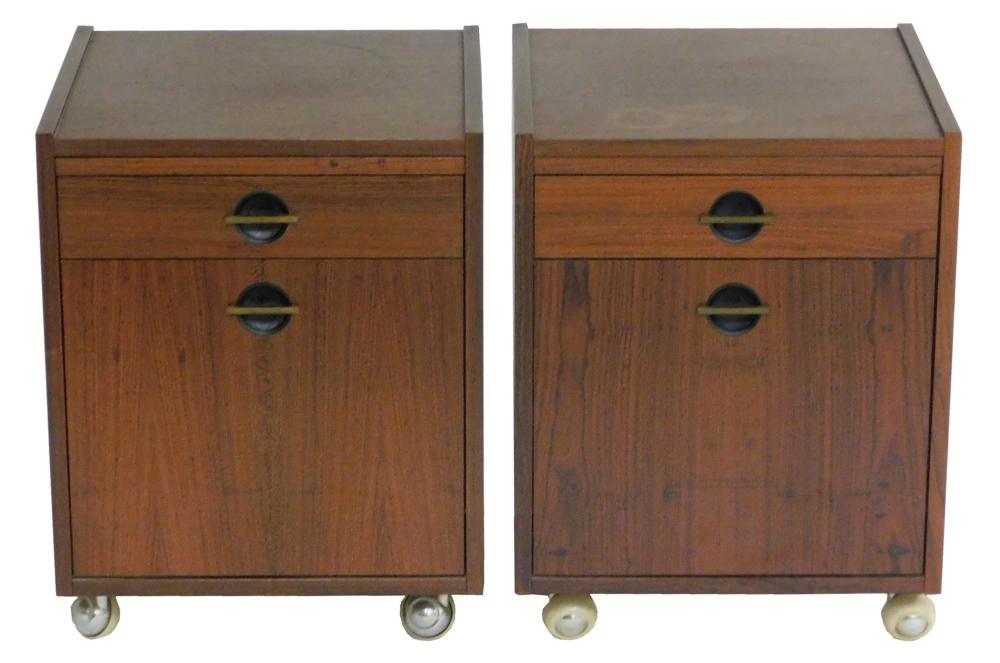 PAIR OF MID CENTURY MODERN NIGHTSTANDS  31e11a