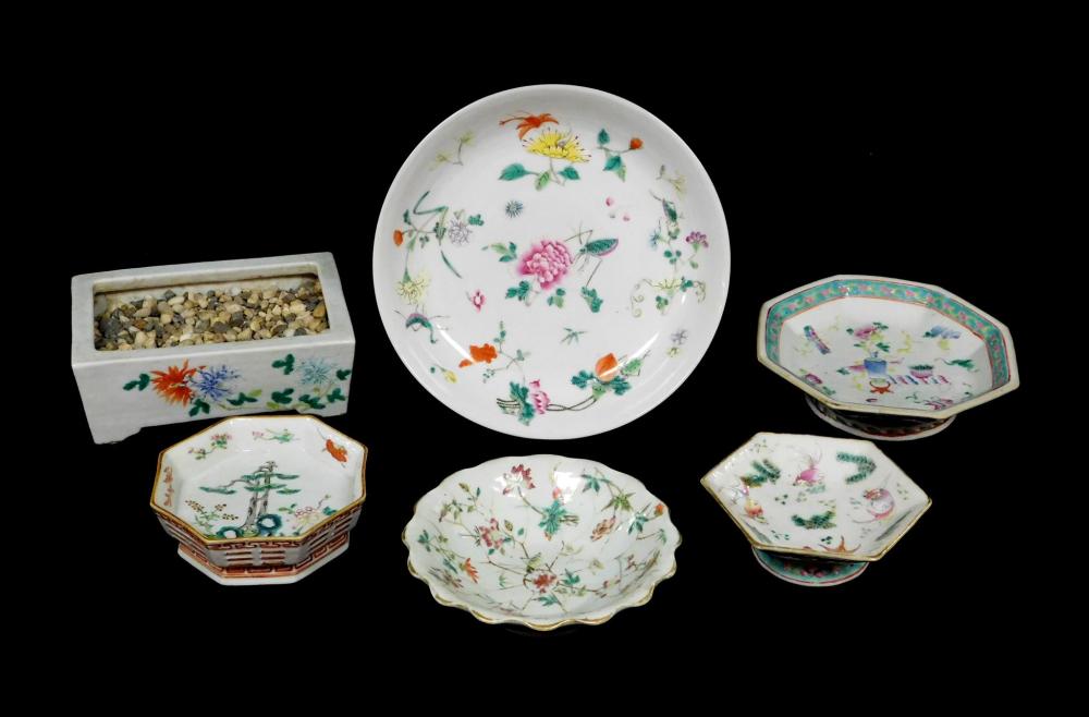 ASIAN: SIX PIECES OF CHINESE PORCELAIN,