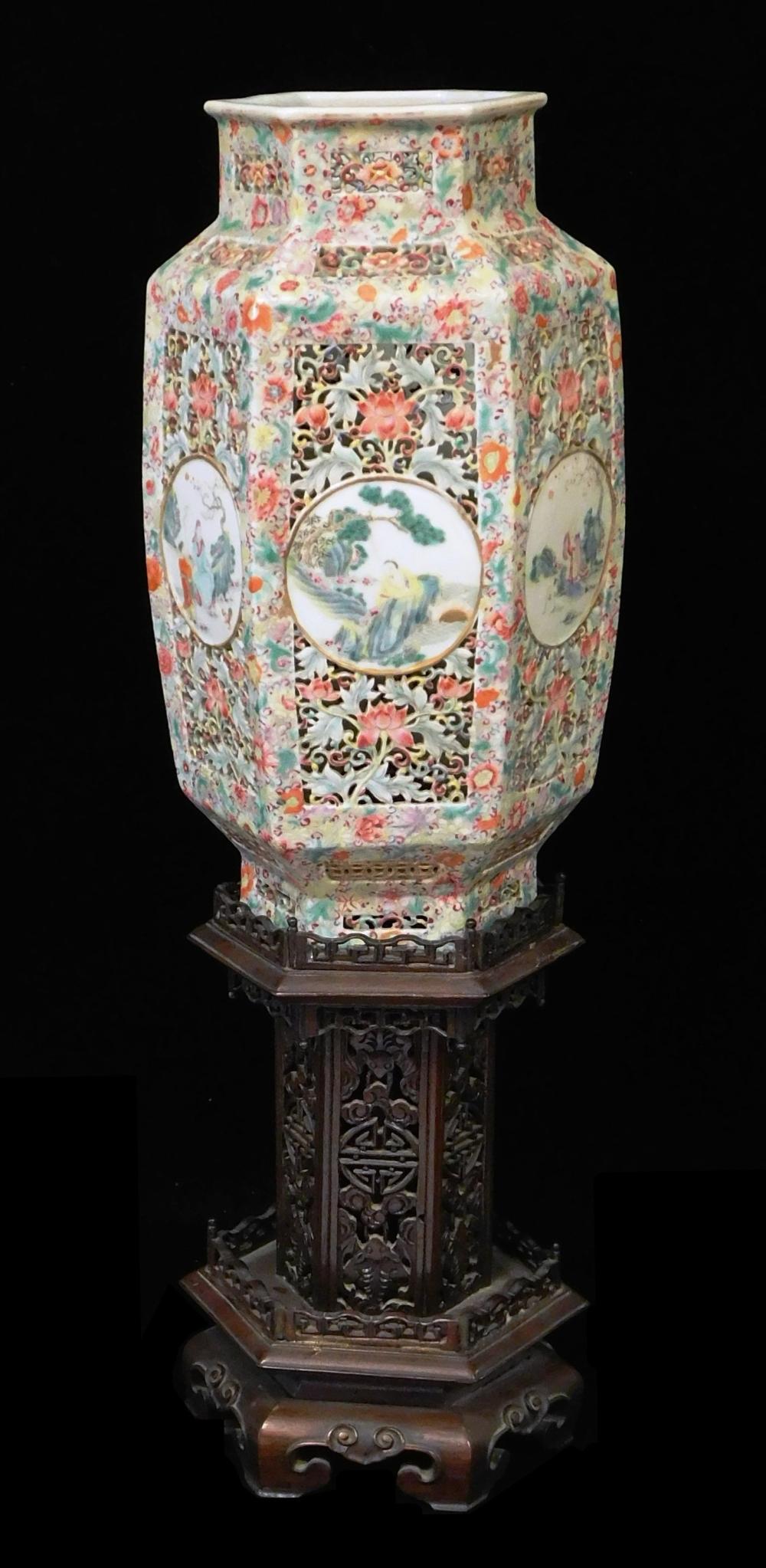 ASIAN CHINESE PORCELAIN LANTERN  31e3a2