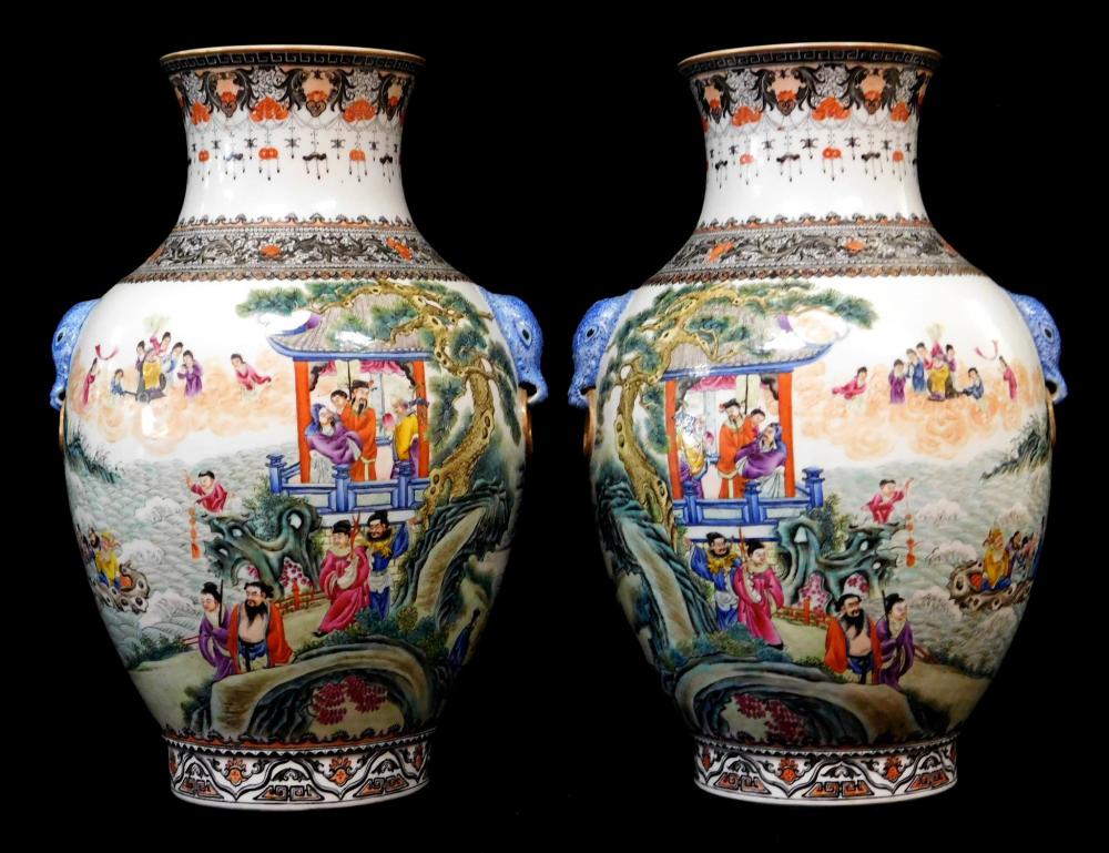 ASIAN: PAIR OF CHINESE PORCELAIN