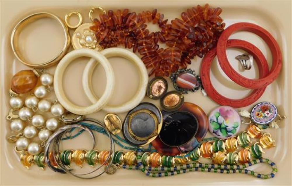 COSTUME JEWELRY: TWENTY-SEVEN PIECES,