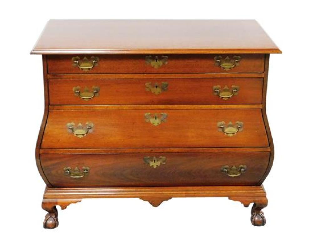 20TH C CHIPPENDALE STYLE BOMBE 31c17d