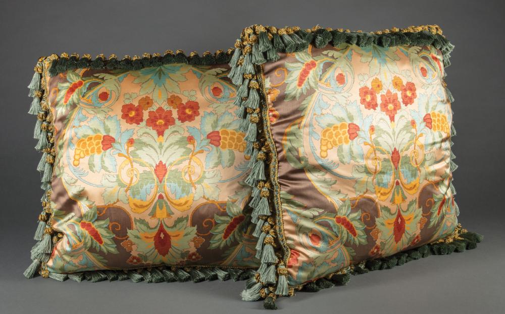 PAIR OF SILK PILLOWSPair of Silk