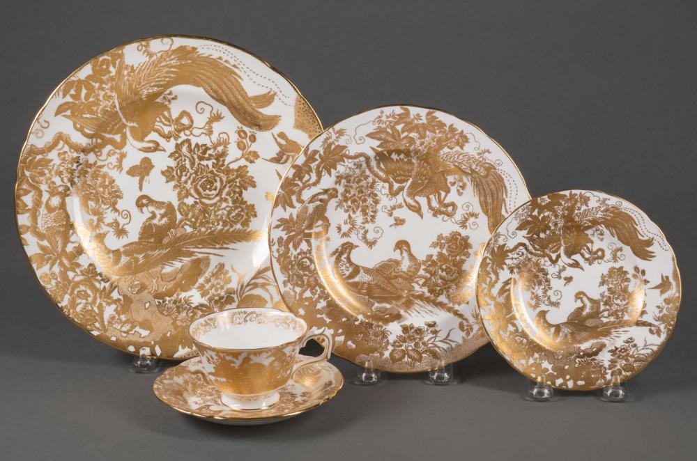 ROYAL CROWN DERBY PORCELAIN DINNER