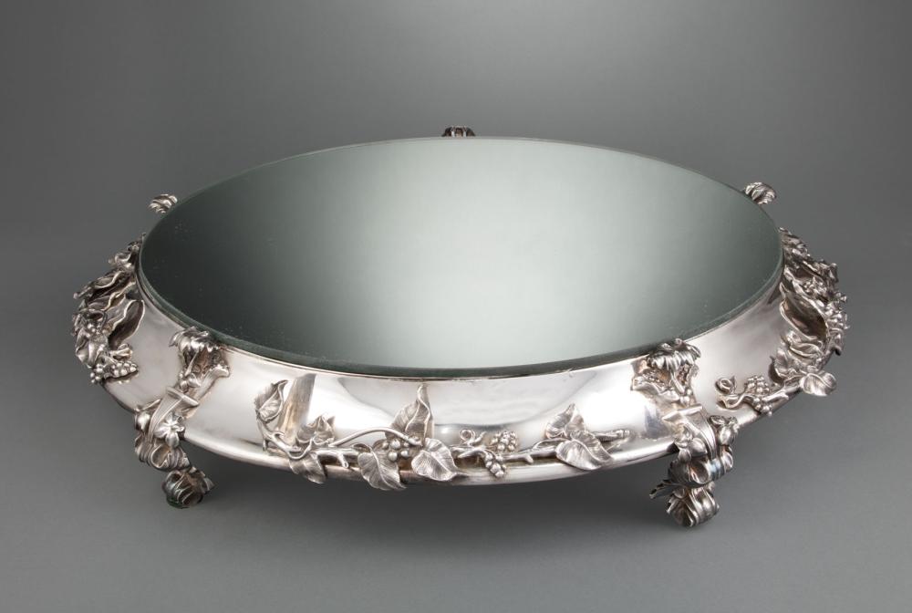 LARGE SILVERPLATE PLATEAULarge Silverplate