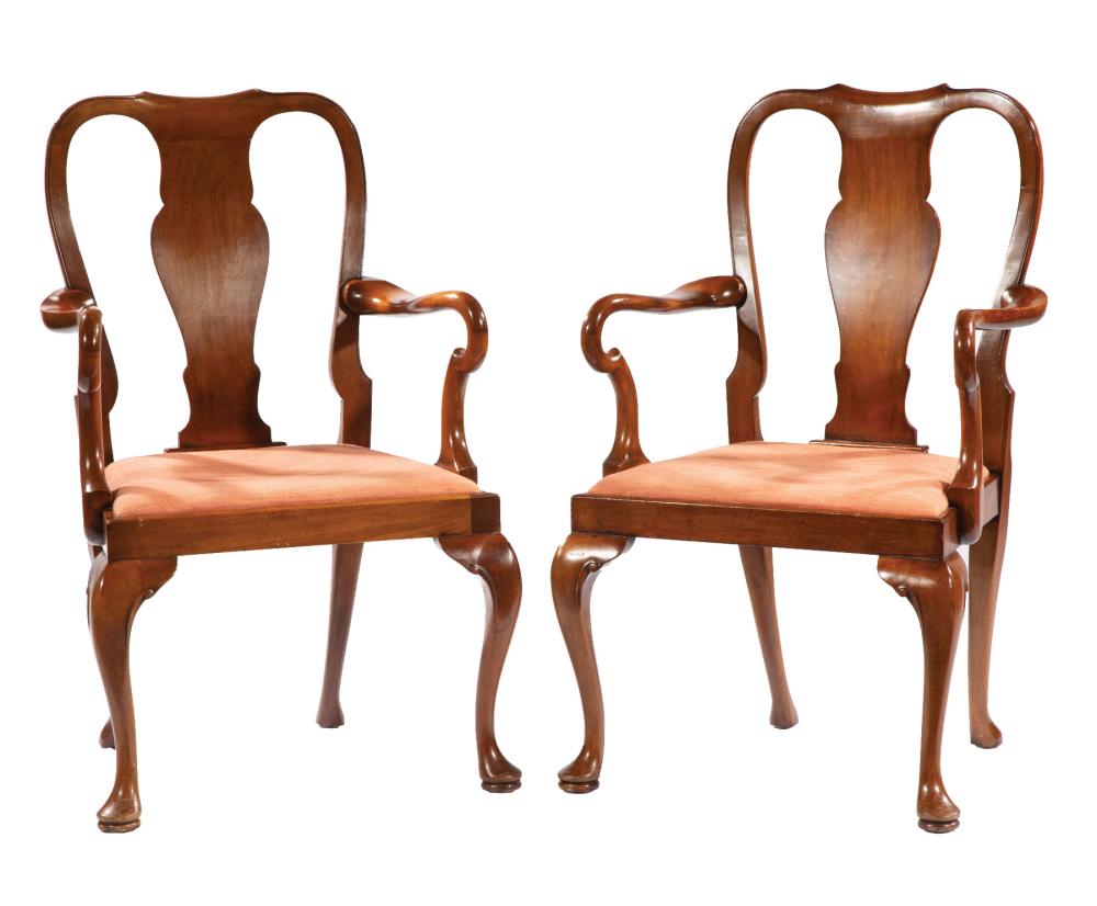 PAIR OF QUEEN ANNE STYLE WALNUT 31c3b8