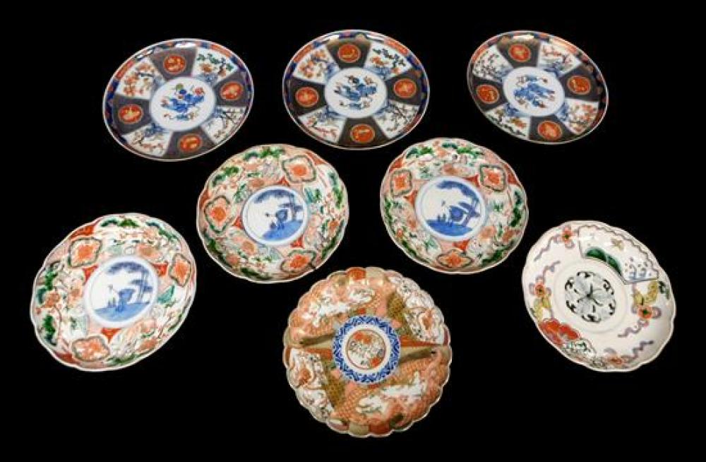 ASIAN: EIGHT JAPANESE IMARI PORCELAIN