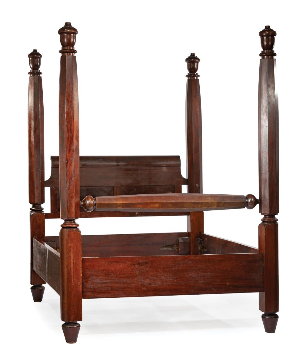 AMERICAN LATE CLASSICAL CARVED MAHOGANY