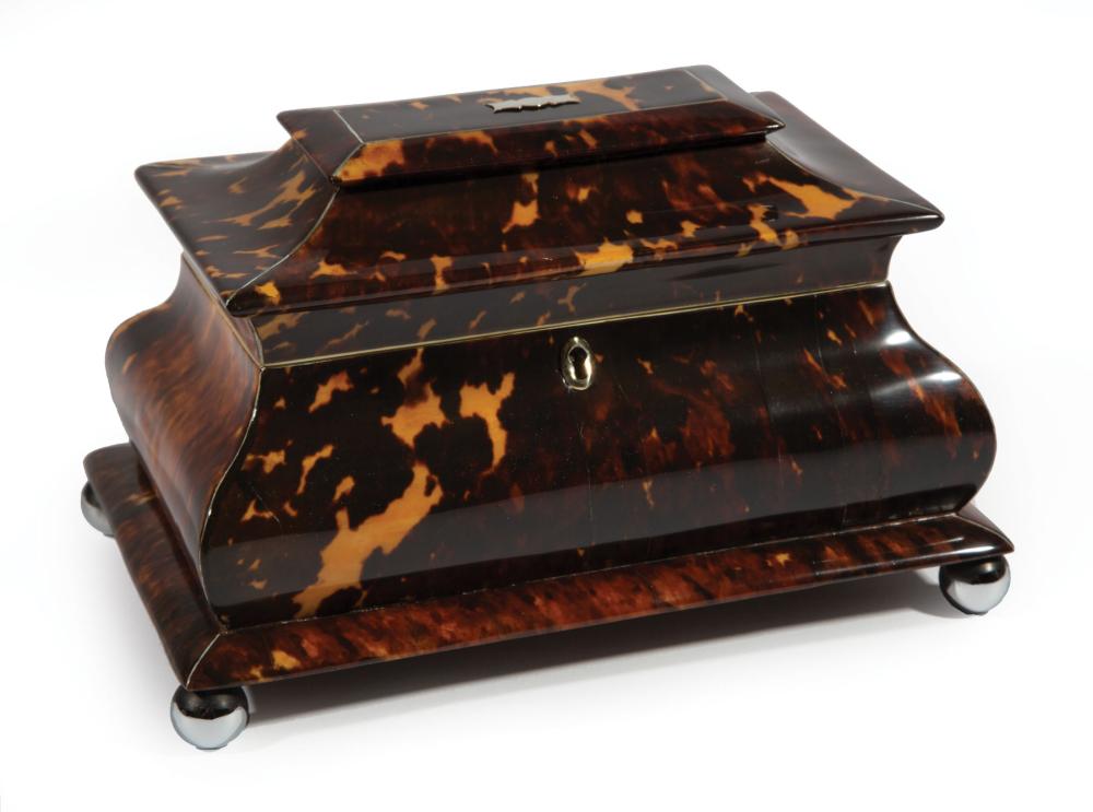 GEORGE III TORTOISESHELL BOMBE 31c63d