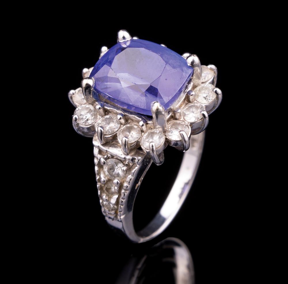 14 KT WHITE GOLD TANZANITE AND 31c6df