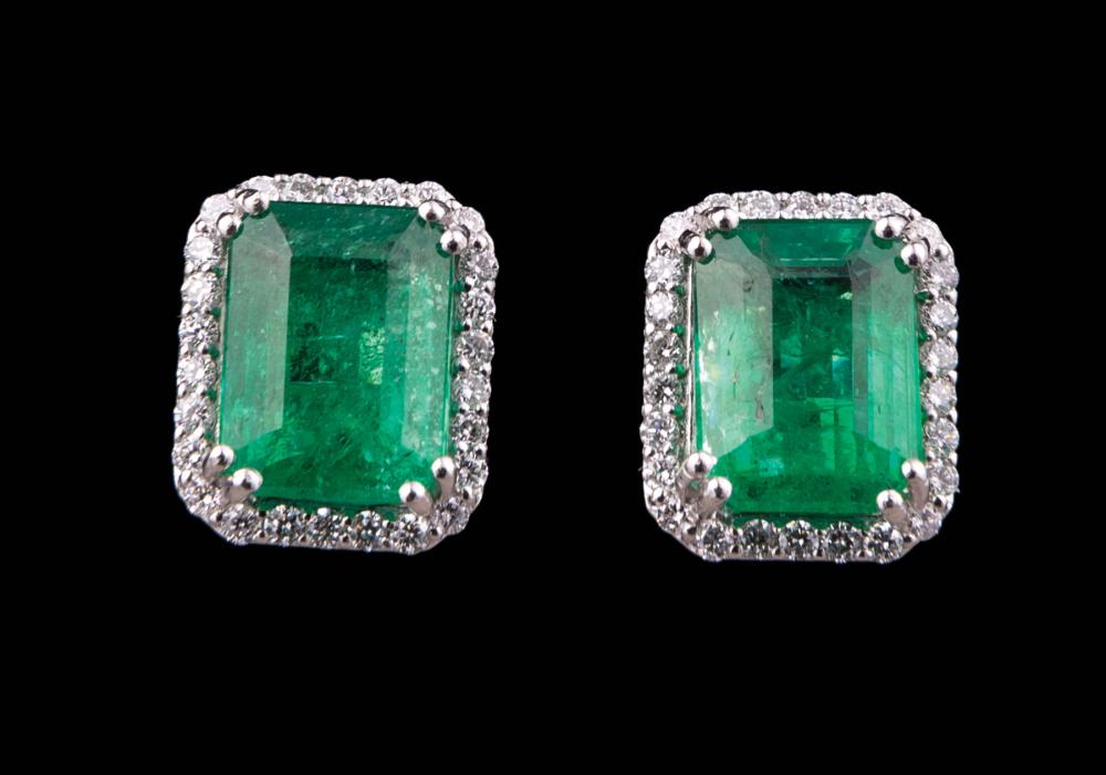 PAIR OF PLATINUM EMERALD AND DIAMOND 31c6e8