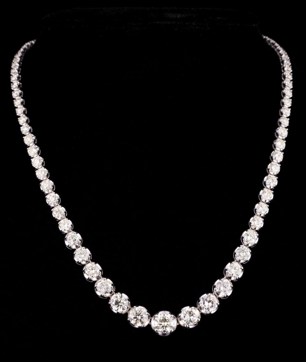 18 KT WHITE GOLD AND DIAMOND NECKLACE18 31c6ef